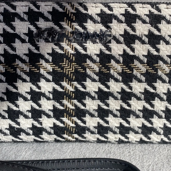 🖤🤍BETSEY JOHNSON🖤🤍Houndstooth Fabric Zip Around Long Wallet Wristlet/NWOT - Picture 3 of 6